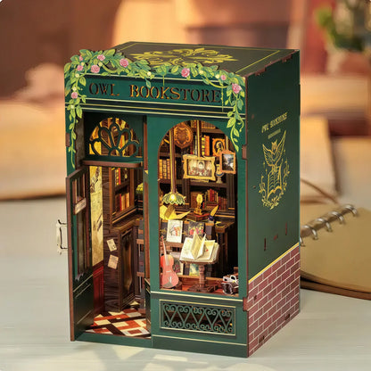 Book Nook Owl Bookstore lumineux à assembler – maquette miniature en bois inspirée d’une librairie ancienne, kit DIY décoratif pour bibliothèque.