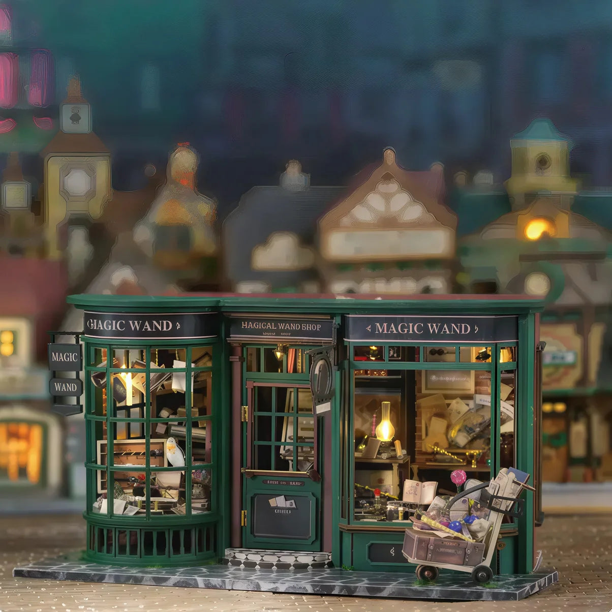 The Wizard’s Workshop – décor DIY en bois avec boutique de baguettes magiques et chouette blanche, parfait pour les fans d’univers féeriques et magiques.