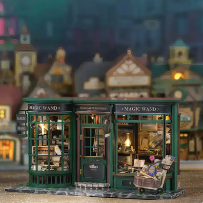 The Wizard’s Workshop – décor DIY en bois avec boutique de baguettes magiques et chouette blanche, parfait pour les fans d’univers féeriques et magiques.